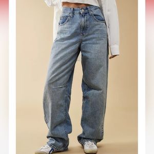 BDG Pheonix Logan Cinch Back Boyfriend Jeans